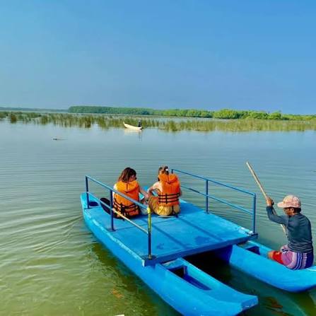 Pottuvil Lagoon Kayak and Mangrove Tour
