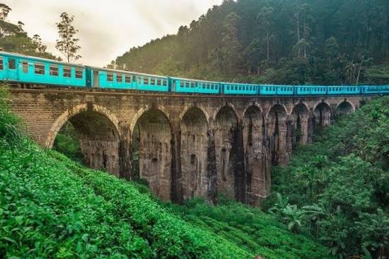 Explore the Natural Beauty of Sri Lanka by Train – 10 Days